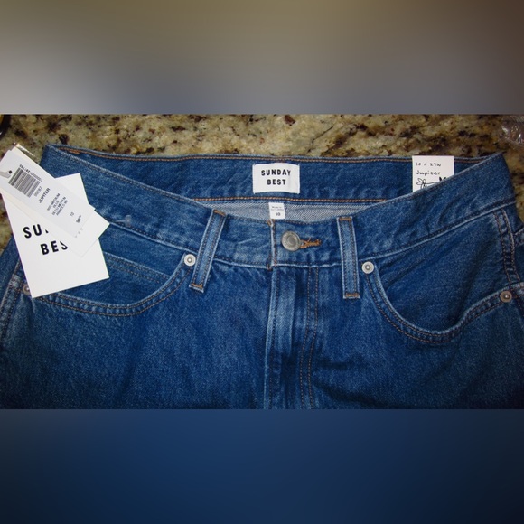 Aritzia Dark Wash Straight Leg Jeans NWT - Picture 2 of 6